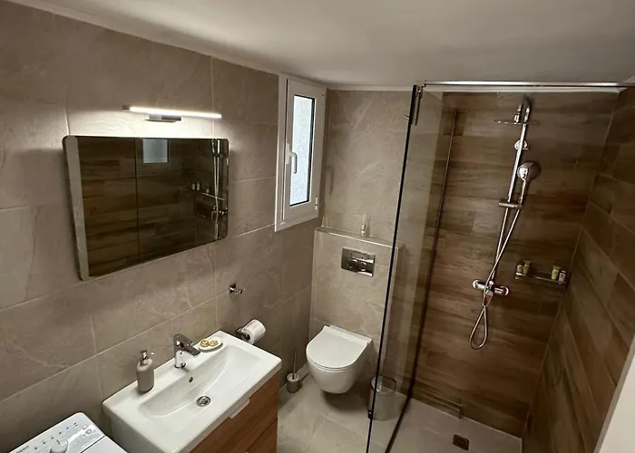 A&a With Balcony Apartment Kalamata