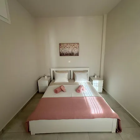 A&a Modern With Balcony Kalamata